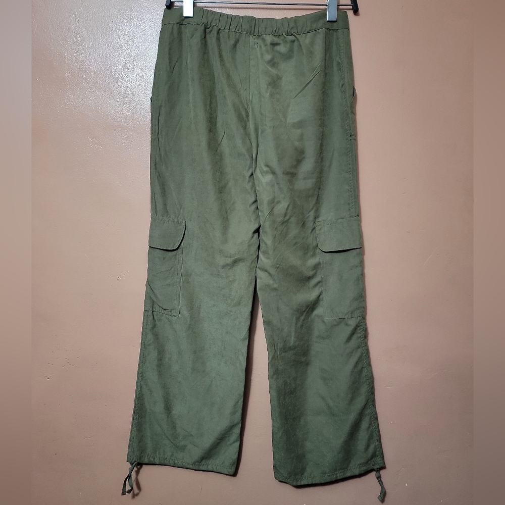 Wild Fable Cargo Pants Size Medium EUC - Picture 4 of 7
